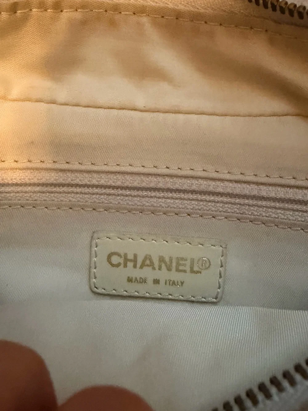 CHANEL shoulder bag